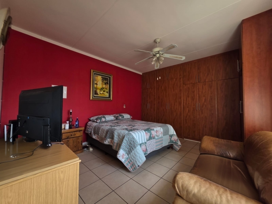 3 Bedroom Property for Sale in Van Der Hoff Park North West